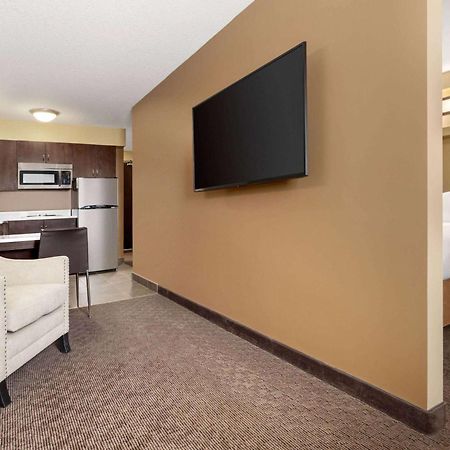 Microtel Inn And Suites By Wyndham Weyburn Buitenkant foto