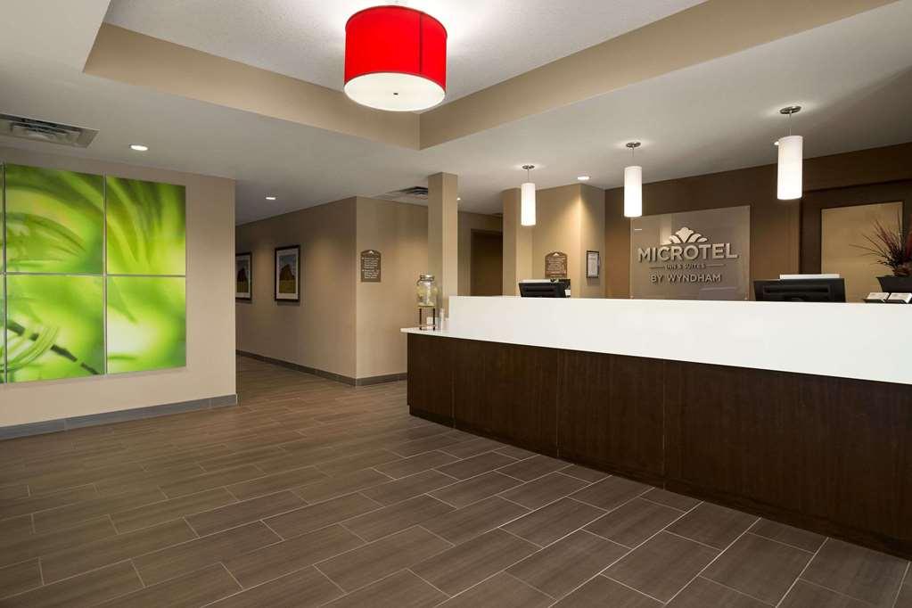 Microtel Inn And Suites By Wyndham Weyburn Interieur foto