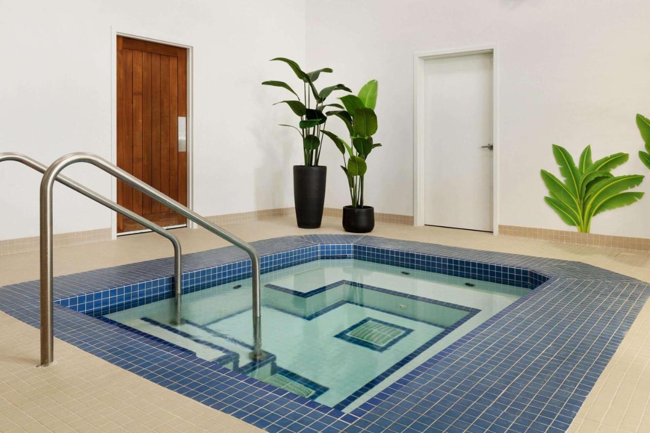 Microtel Inn And Suites By Wyndham Weyburn Buitenkant foto