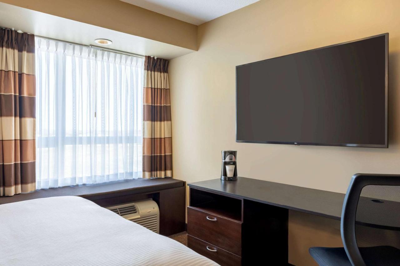 Microtel Inn And Suites By Wyndham Weyburn Buitenkant foto
