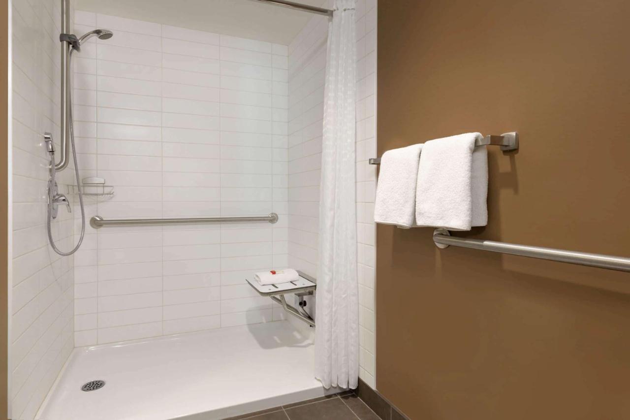 Microtel Inn And Suites By Wyndham Weyburn Buitenkant foto