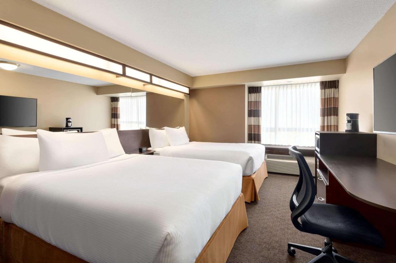 Microtel Inn And Suites By Wyndham Weyburn Buitenkant foto