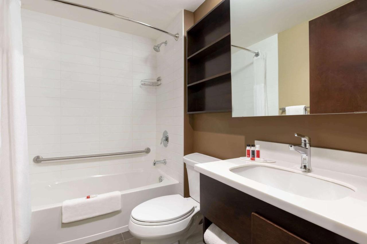 Microtel Inn And Suites By Wyndham Weyburn Buitenkant foto
