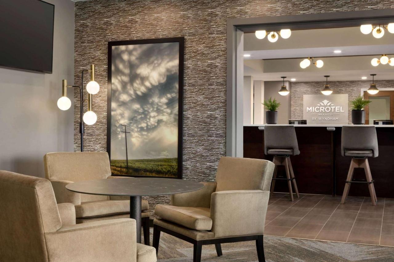 Microtel Inn And Suites By Wyndham Weyburn Buitenkant foto