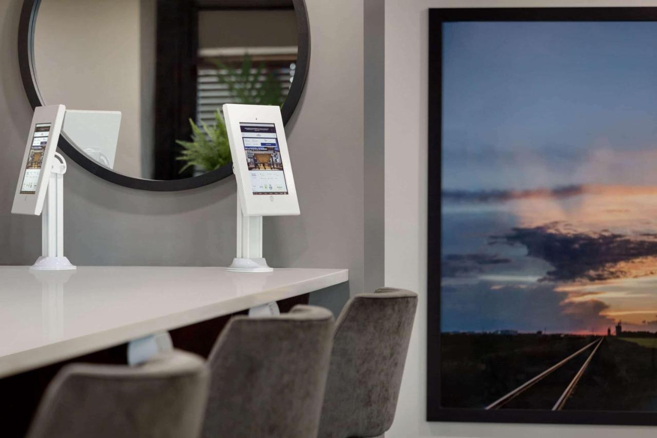 Microtel Inn And Suites By Wyndham Weyburn Buitenkant foto