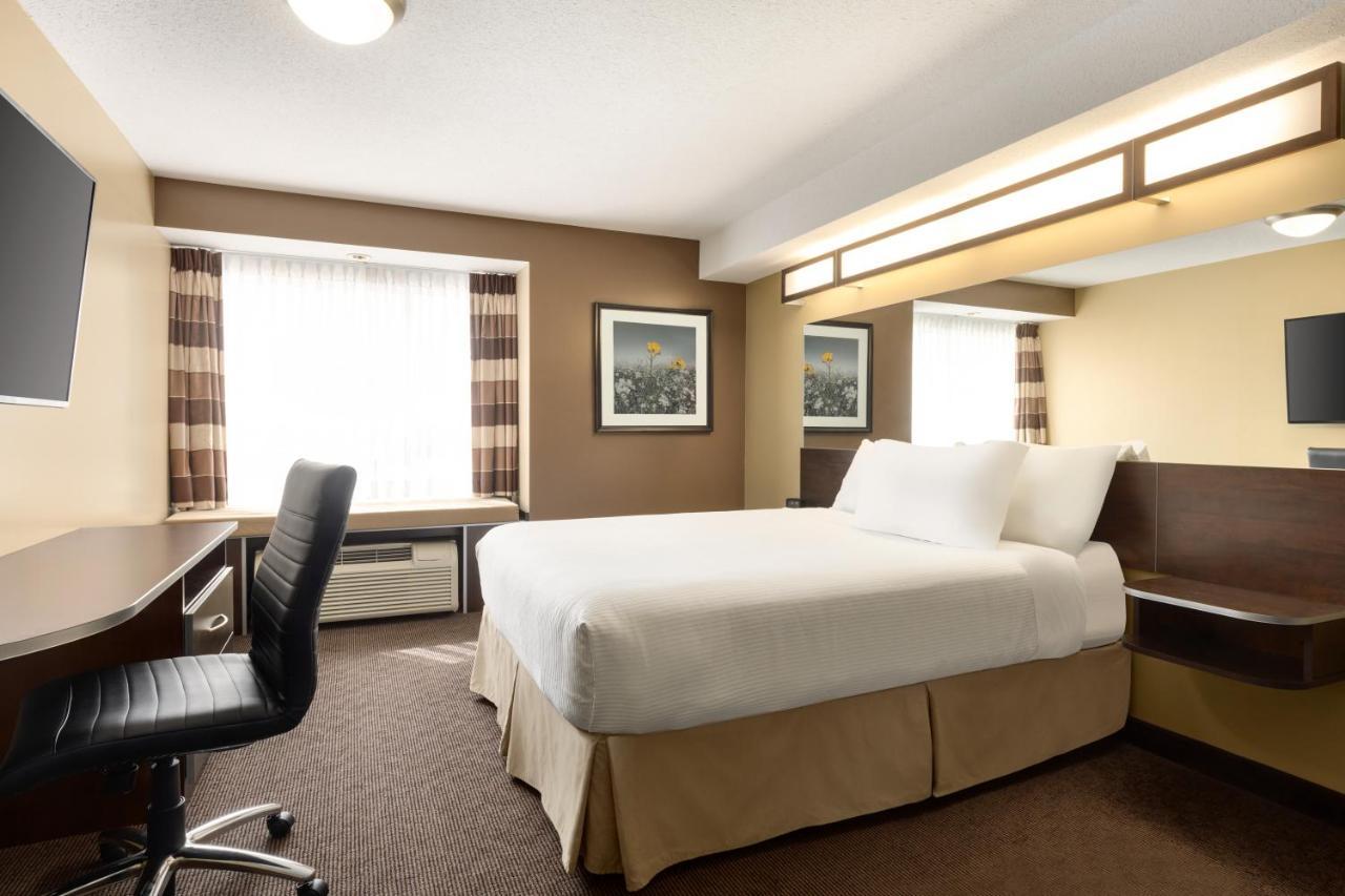 Microtel Inn And Suites By Wyndham Weyburn Buitenkant foto