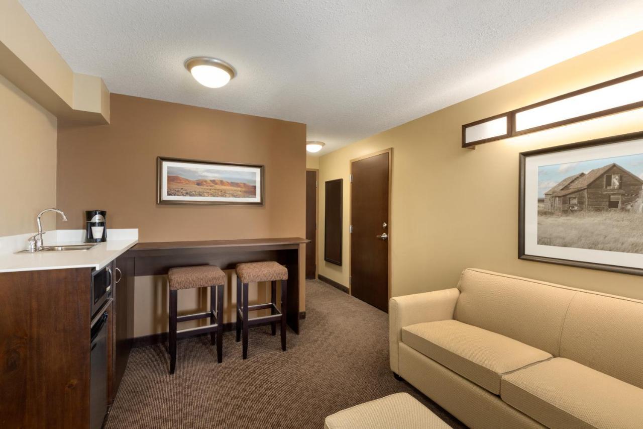 Microtel Inn And Suites By Wyndham Weyburn Buitenkant foto