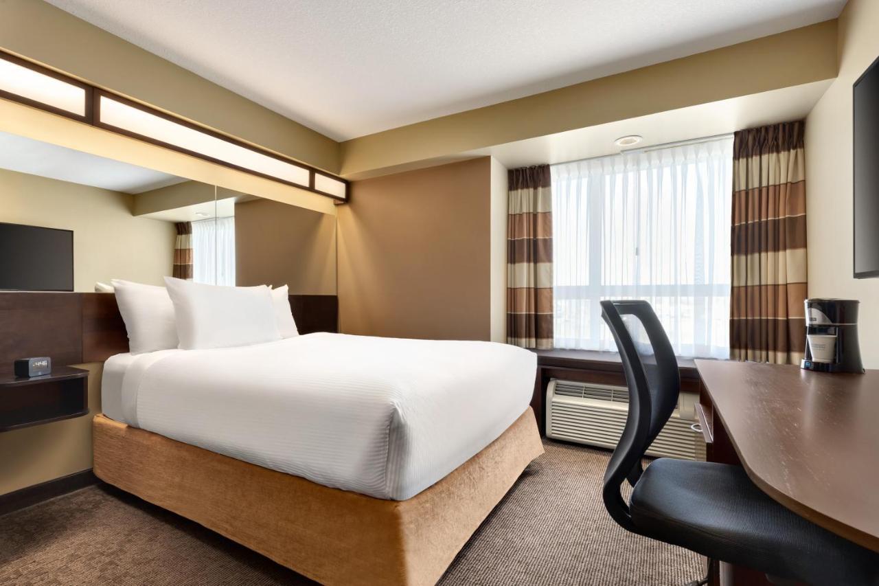 Microtel Inn And Suites By Wyndham Weyburn Buitenkant foto