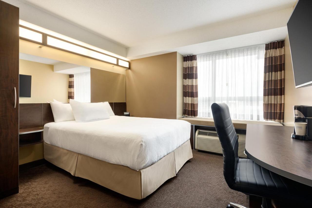 Microtel Inn And Suites By Wyndham Weyburn Buitenkant foto