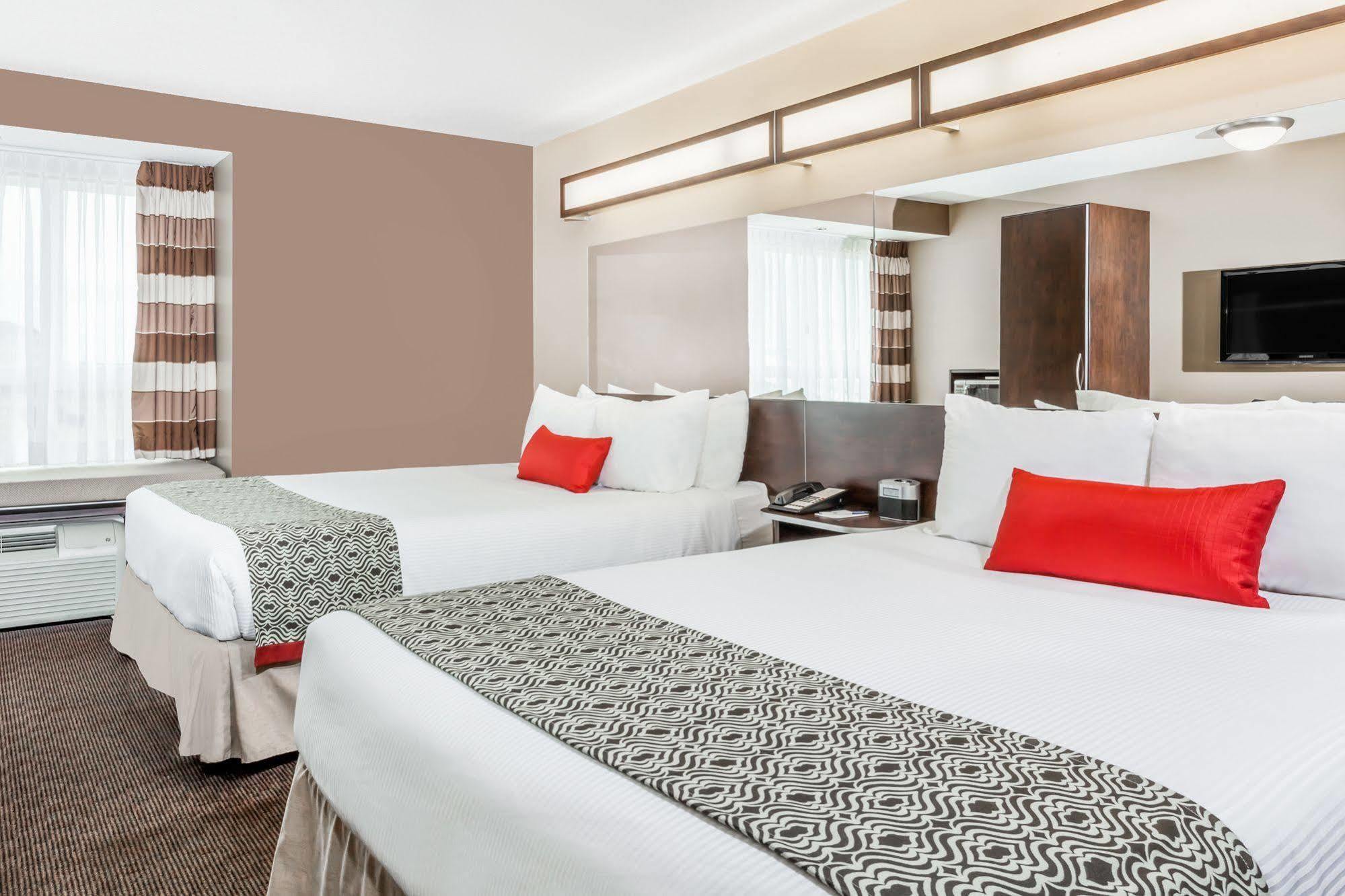 Microtel Inn And Suites By Wyndham Weyburn Buitenkant foto